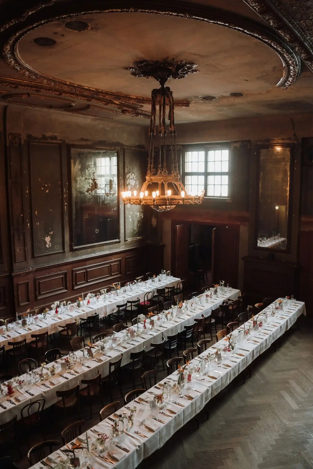 Long wedding table in a historic hall with dark wood panelling