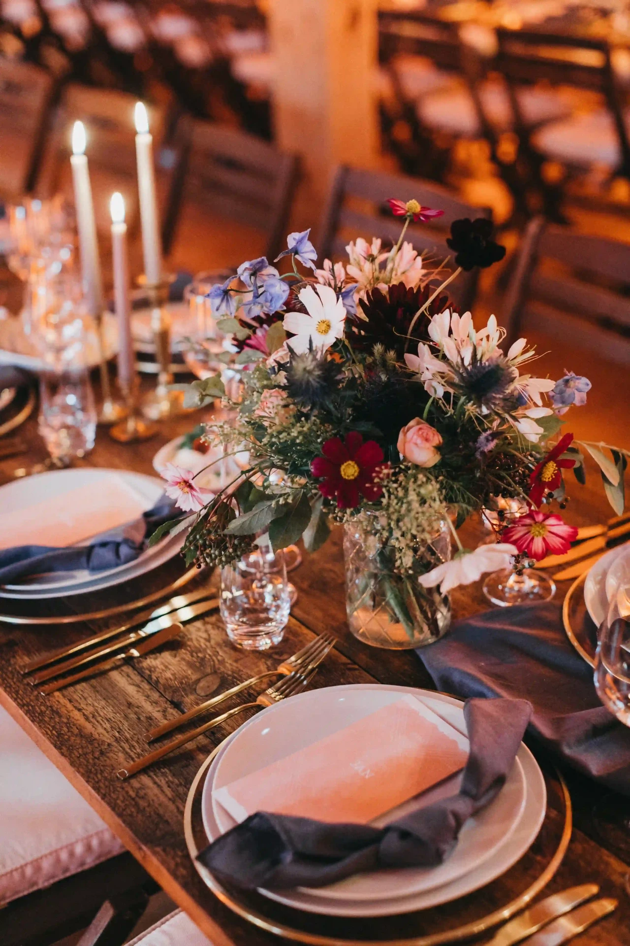 Floral table decorations at a wedding dinner