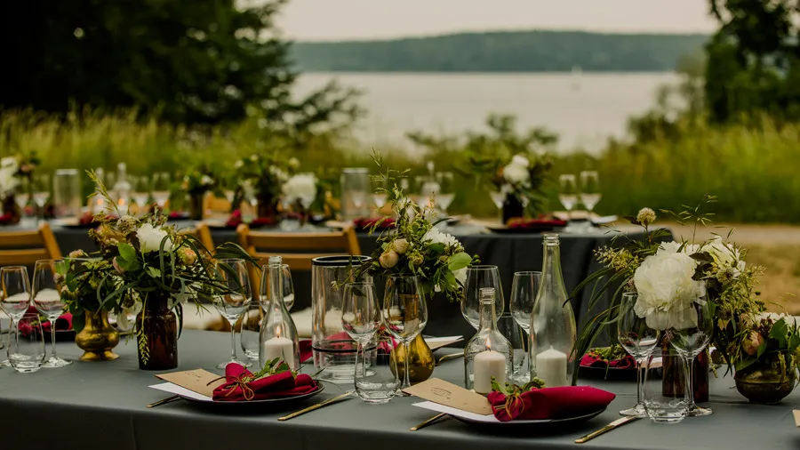Outdoor wedding table with flowers and red napkins
